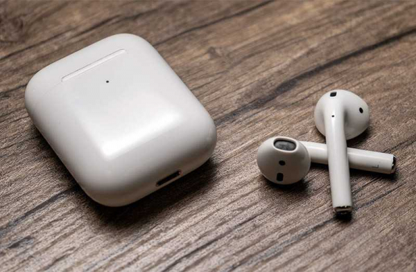 Обзор Apple AirPods 2: популярных наушников нового поколения