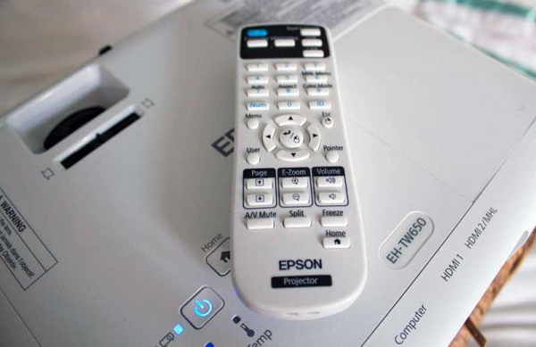 Обзор проектора Epson EH-TW650: большой экран за меньшие деньги